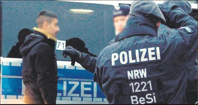 Almanya  PKK sembollerini yasakladı - Resim: 4