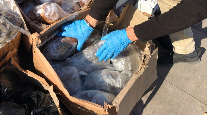 Bunu da gördük! Deprem bölgesine götürülen kolilerden çıktı gören şok oldu - Resim: 4