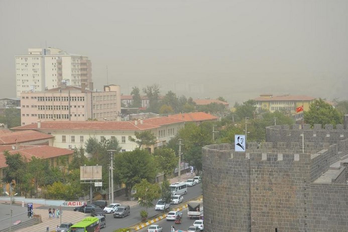 Şehirler toz bulutuna gömüldü - Resim: 1