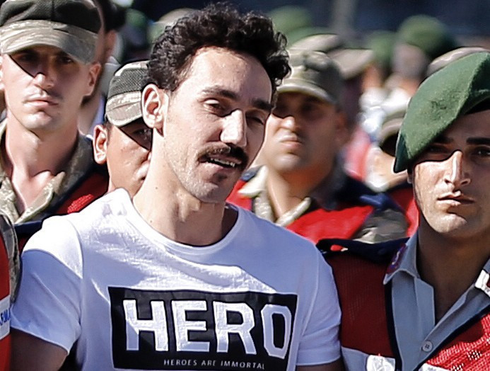 Bu ne rezalet! Darbeci duruşmaya bu tişörtle geldi! - Resim: 2