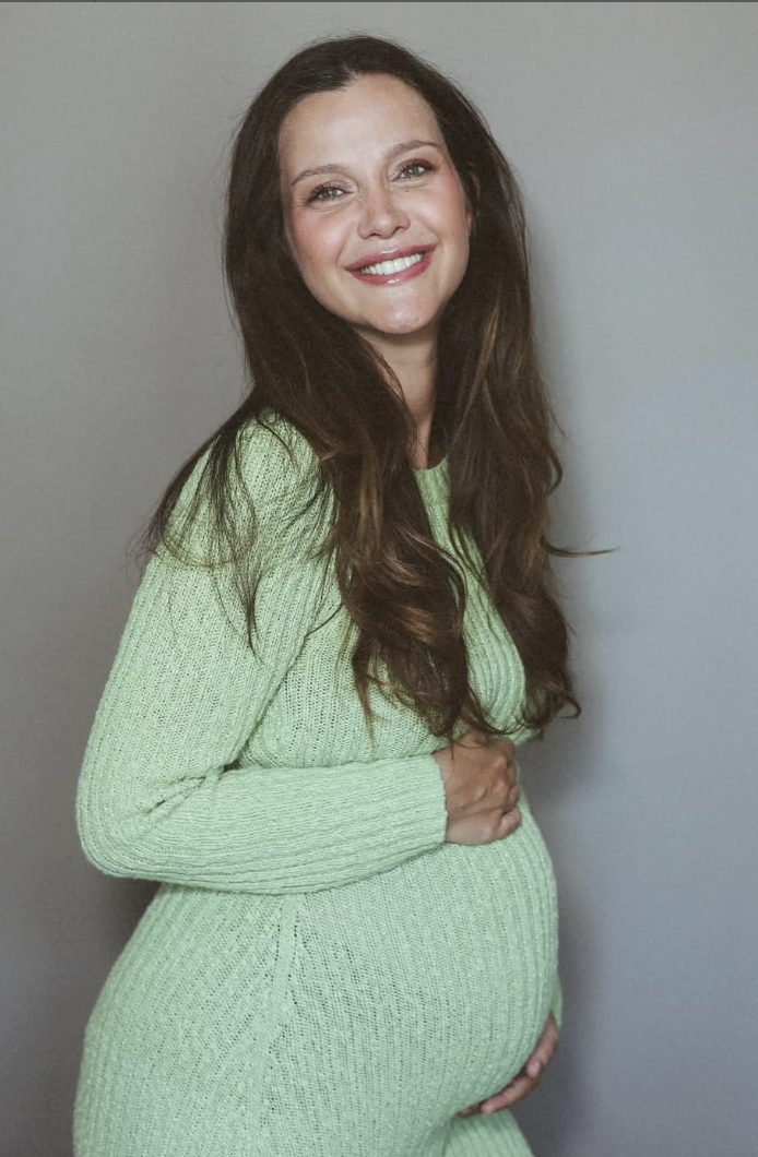 Ünlü oyuncu ilk kez anne oldu! Bebeğin ismi belli oldu - Resim: 1