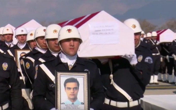 Tunceli şehitlerine veda törende duygusal anlar - Resim: 2