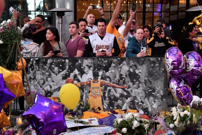 LeBron James Kobe Bryant'ı anma gecesinde hıçkıra hıçkıra ağladı - Resim: 1