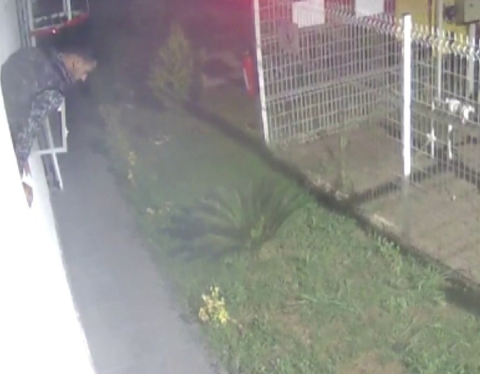 Emekleyerek çaldığı paralarla, tuvalet penceresinden kaçtı - Resim: 4