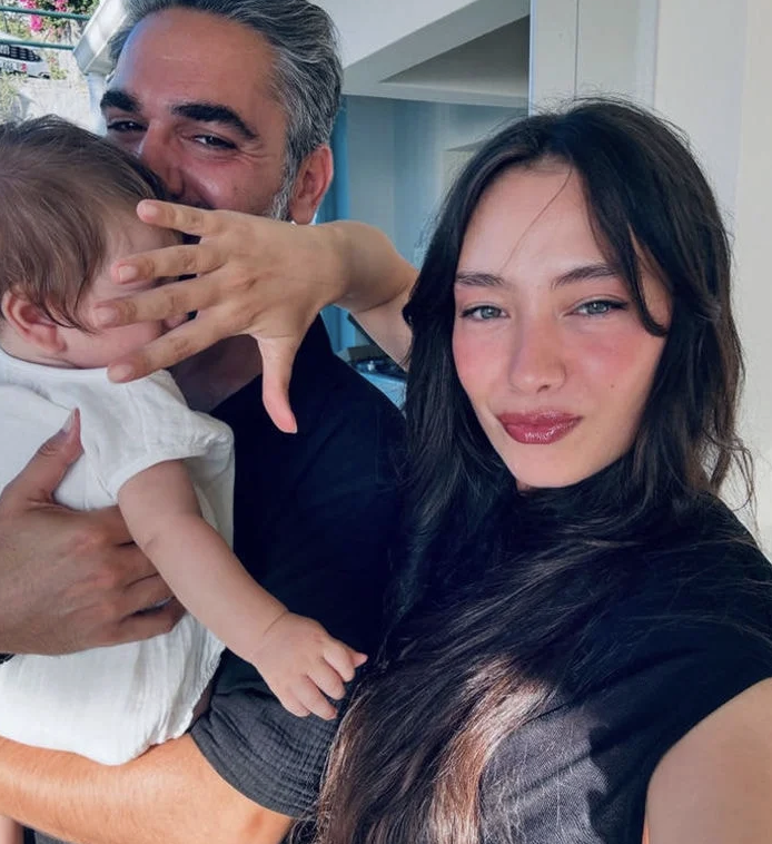 Neslihan Atagül ve Kadir Doğulu oğulları ile pazarda... - Resim: 1