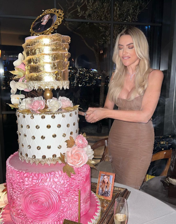 Hadise'den doğum günü kutlaması dekolteli elbisesi büyüledi! - Resim: 4