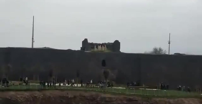 Diyarbakır surlarına inen melekler sosyal medyayı salladı ama... - Resim: 1