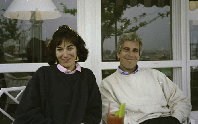 Epstein'in suç ortağı Maxwell'in mahkemedeki son hali ortaya çıktı! Sorulara yanıt vermedi, Trump detayı... - Resim: 1