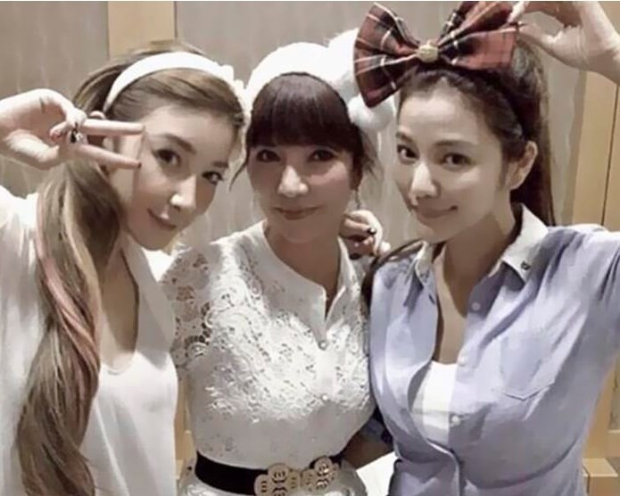 Anne ve kızlarının yaşı sizi şoke edecek - Resim: 2