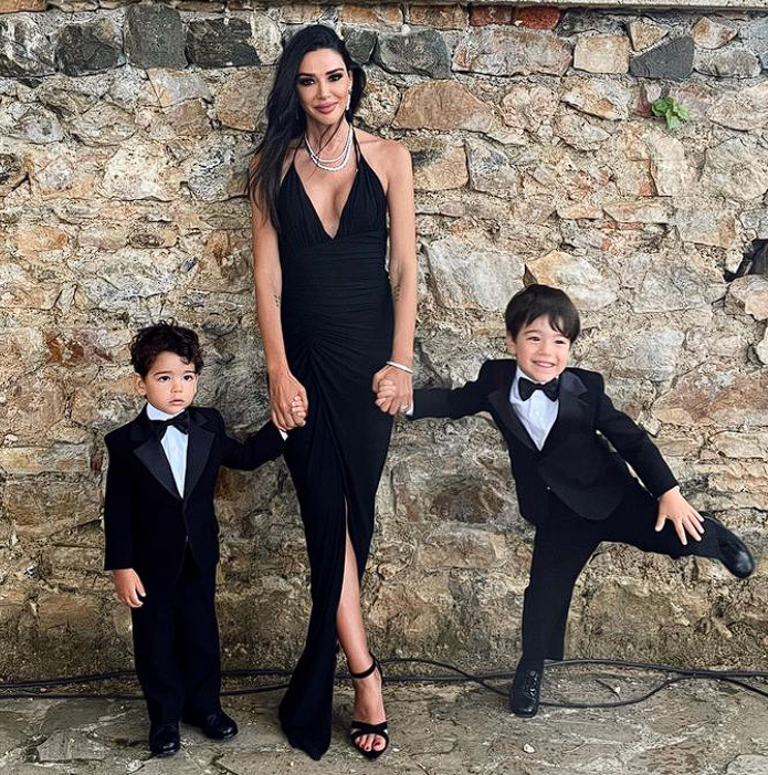 Arda Turan'ın eşi Aslıhan Doğan'ın tüylü terliklerinin fiyatı dudak uçuklattı! Bir hırkaya 93 bin TL ödemişti... - Resim: 3