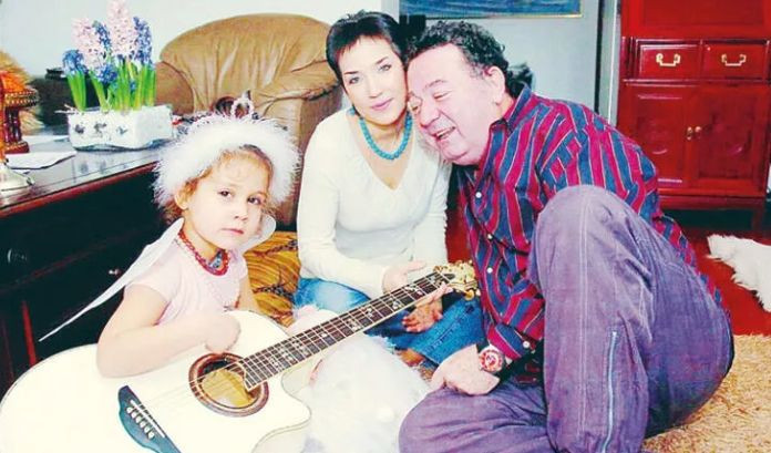 Kayahan'ın kızından büyük başarı! O üniversiteyi bitirdi... - Resim: 2