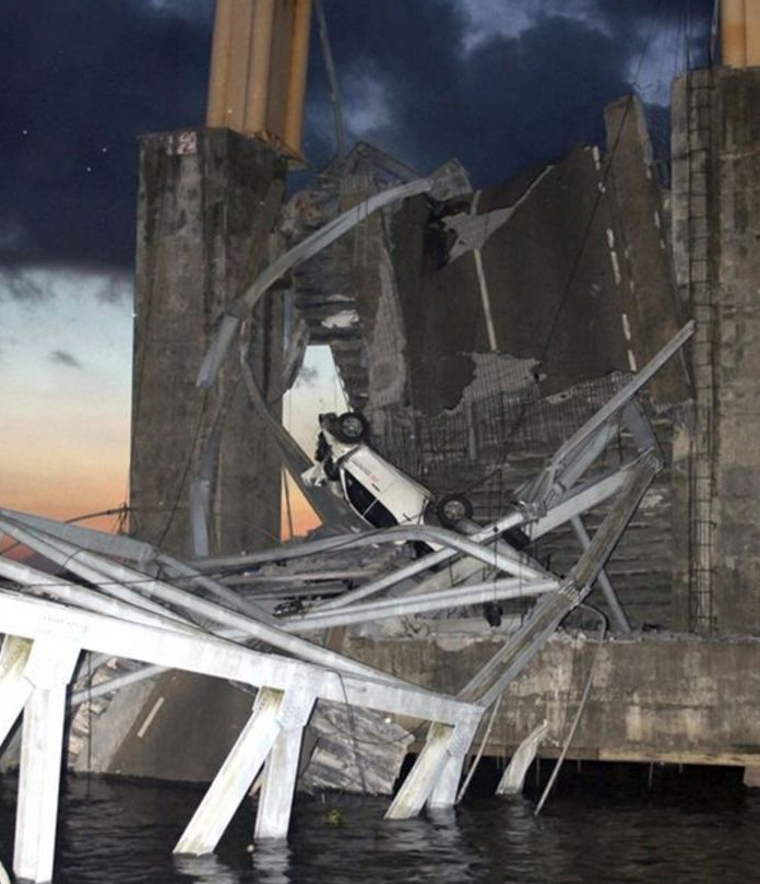 En uzun köprü böyle çöktü! - Resim: 4