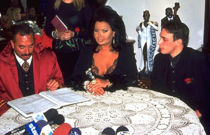 Bülent Ersoy'un yatakta bastığı eşi kimdir? 2 kocası da... - Resim: 3