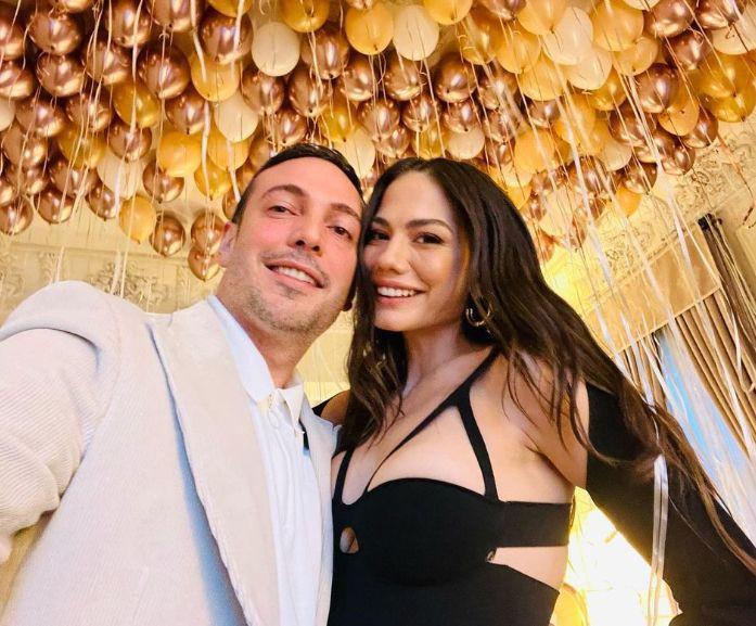 Oğuzhan Koç'un, nişanlısı Demet Özdemir'e aldığı hediyenin fiyatı dudak uçuklattı! - Resim: 2