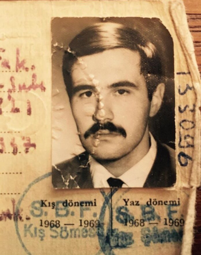 Fotoğraftaki genç adamı tanıdınız mı? Çok ünlü biri o! - Resim: 4