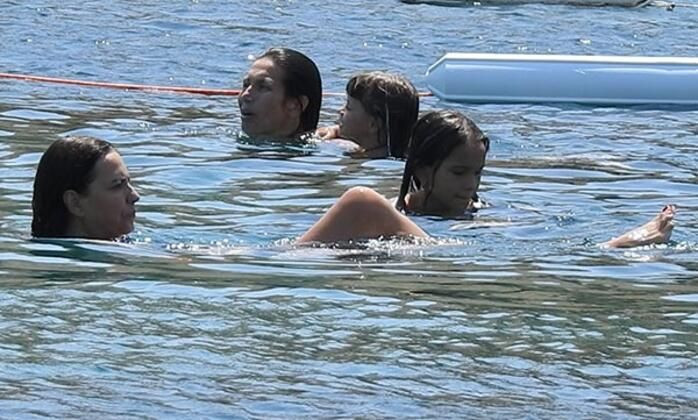 Yeşim Salkım gazetecileri görünce panikledi! Havluya kapattı - Resim: 2