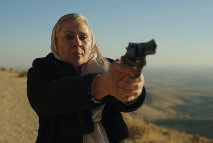 Uzak Şehir'in Sadakat'i Gonca Cilasun pozlarıyla herkesi dumura uğrattı! Derin dekoltesi 'yok artık' dedirtti! - Resim: 2