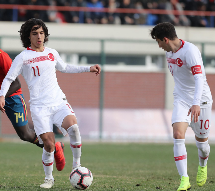 Fenerbahçeli Ömer Faruk Beyaz Avrupa'nın devlerini peşine taktı - Resim: 4