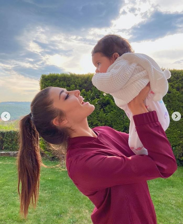 Hande Erçel ve yeğeninin pozları beğeni rekoru kırıyor teyzesinin kopyası! - Resim: 2