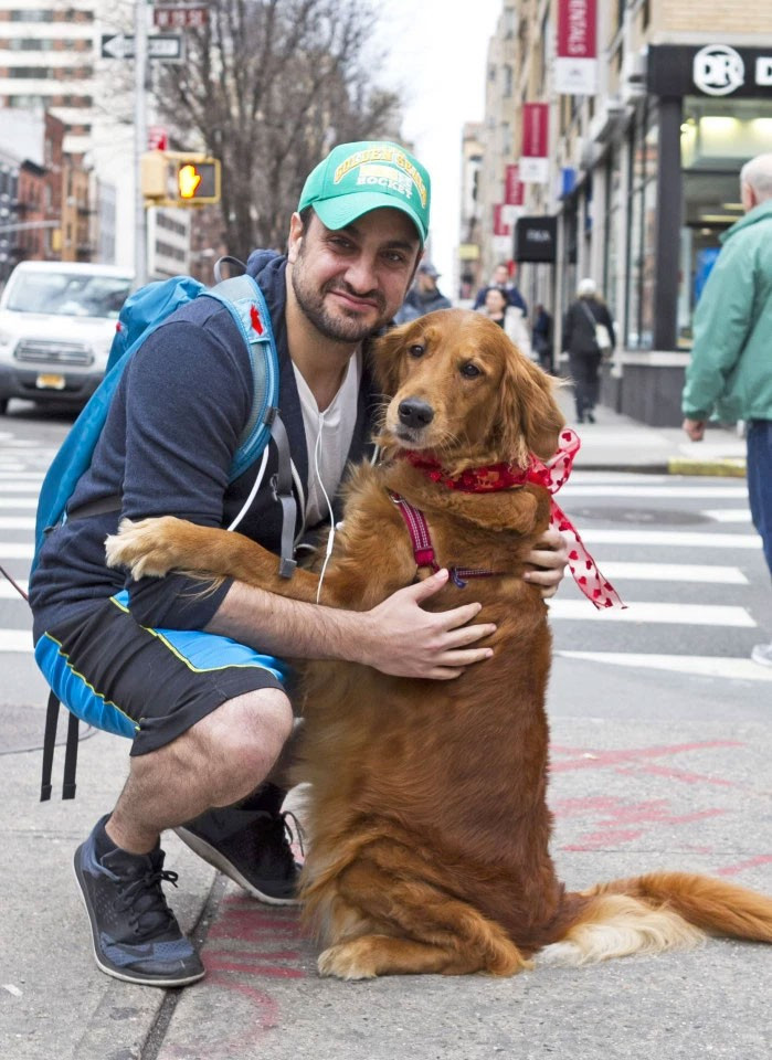 Sokağa çıkıyor önüne gelen herkese sarılıyor  - Resim: 3