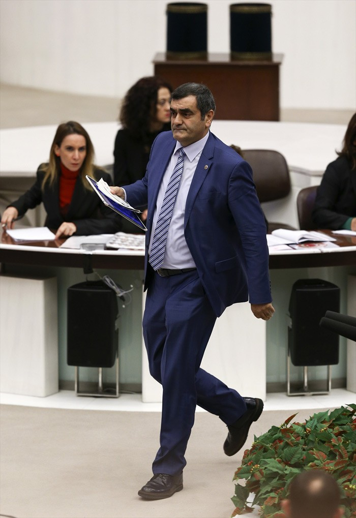 CHP'li vekil kürsüde pantalonun paçasını açıp gösterdi - Resim: 2