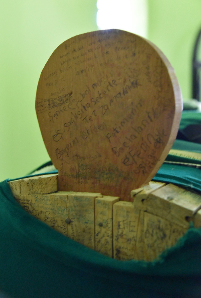 Türbe sandukası yazı tahtasına döndü - Resim: 3