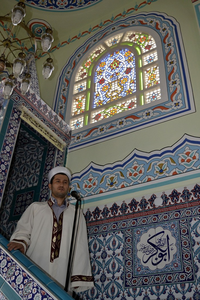 Hem imamlık yapıyor hem de - Resim: 3