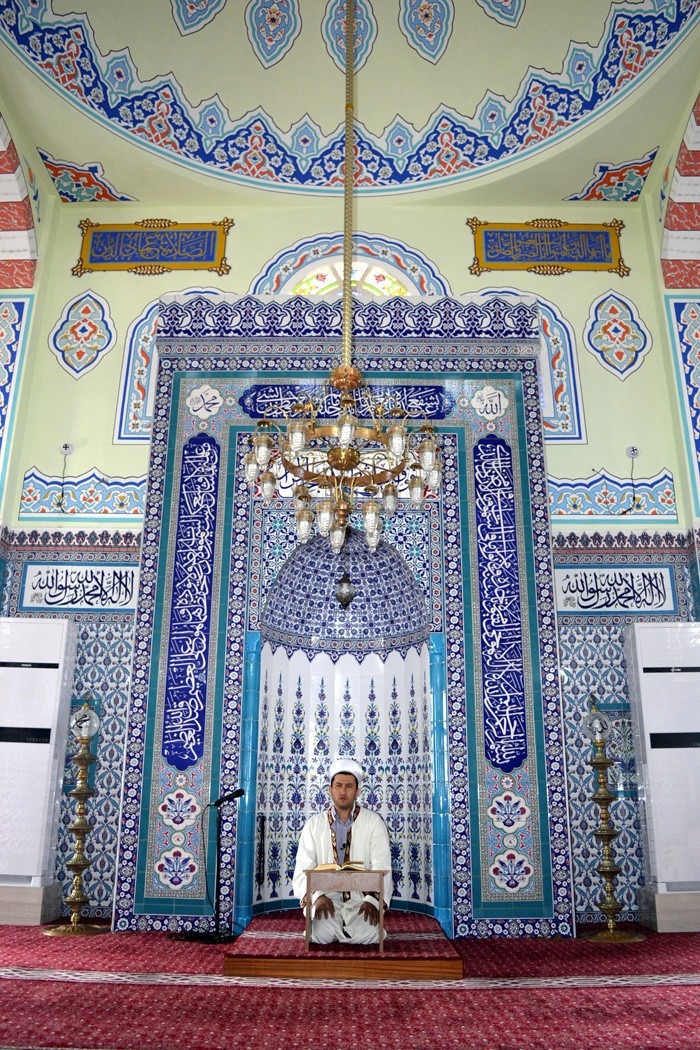 Hem imamlık yapıyor hem de - Resim: 4