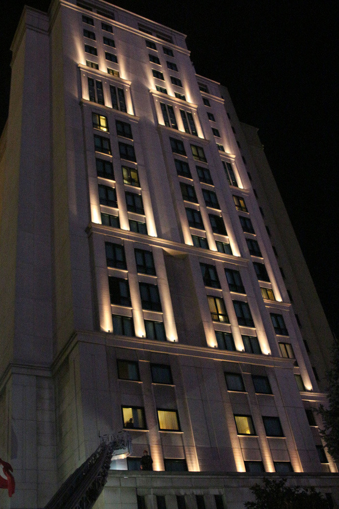 50 metreden atlayan kadının intihar anı görüntülendi - Resim: 2