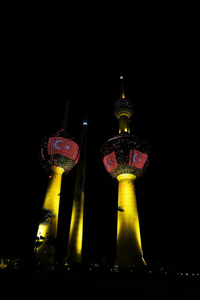 Kuveyt Erdoğan'ı böyle karşıladı bayrak jesti - Resim: 1