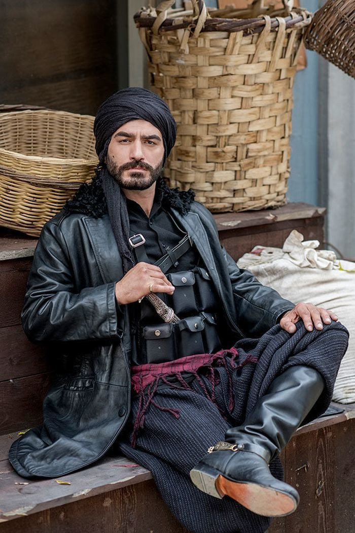 Ezel dizisiyle ünlenen Ufuk Bayraktar'a sette sözlü ve fiziksel taciz suçlaması - Resim: 3