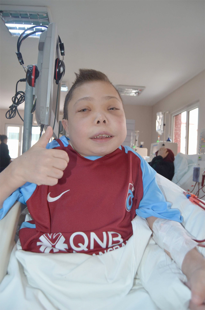 Yüzü çocuk gibi ama yaşı bakın kaç! - Resim: 1