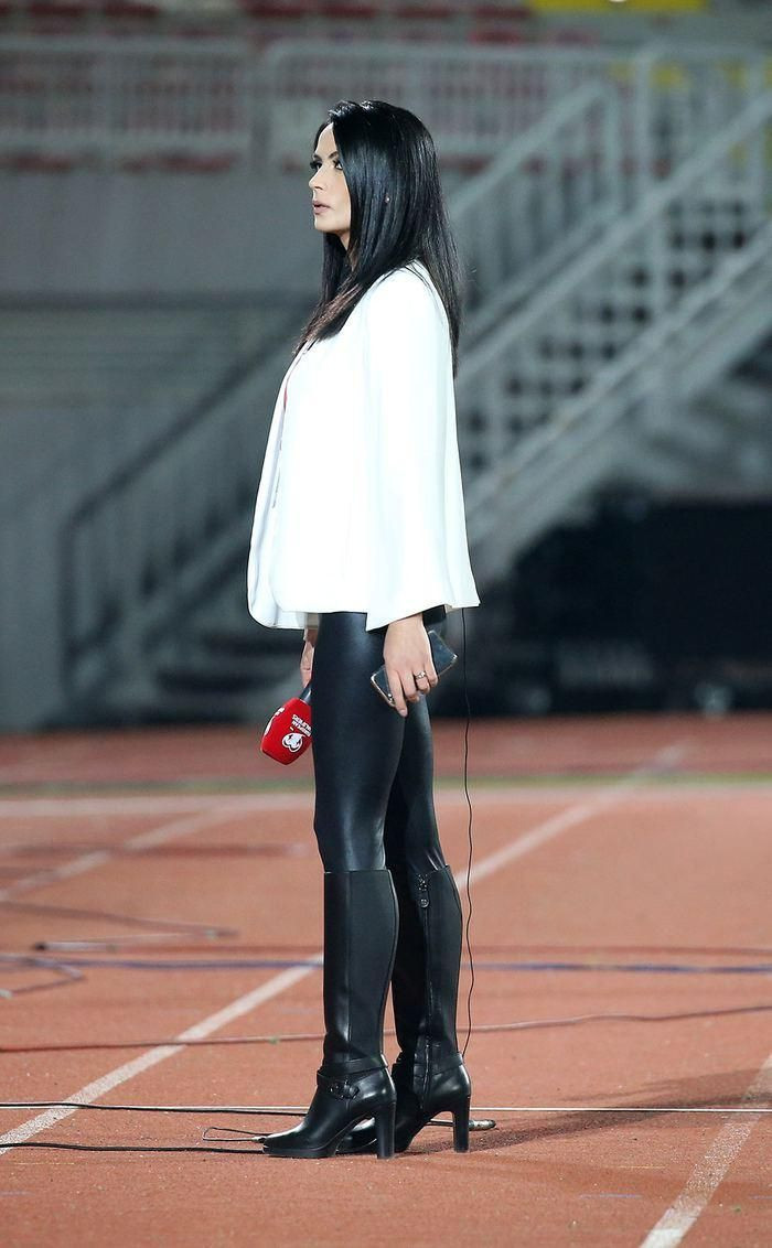 Türkiye Arnavutluk'u yendi güzel spiker yıkıldı - Resim: 2