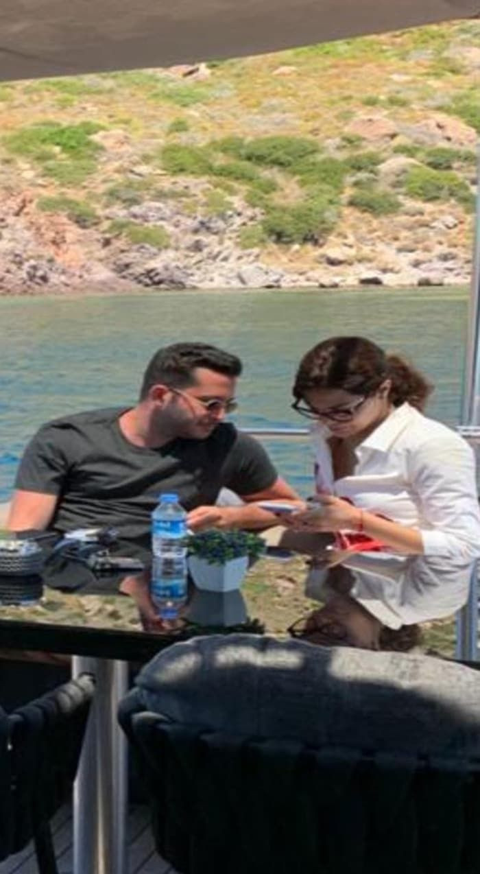 ATV Bir Zamanlar Çukurova yıldızı Hilal Altınbilek teknede iş adamıyla yakalandı! - Resim: 2