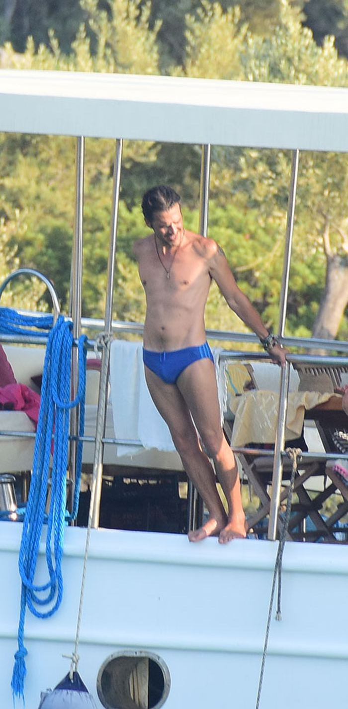 Sadece Mehmet Günsür değil onlar da giydi! Görmek dahi istemiyorlar - Resim: 2