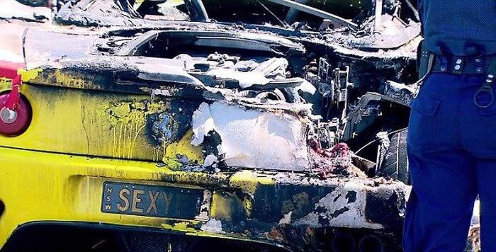 Ferrari bir anda alev aldı saniyeler içinde... - Resim: 3