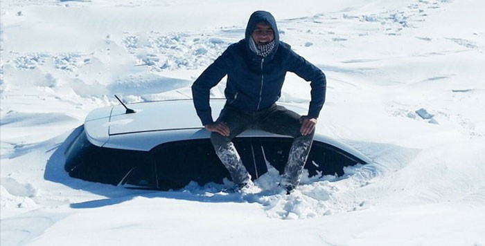 İnanılmaz manzara! 14 saat karda mahsur kaldı - Resim: 1