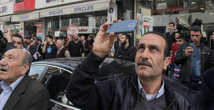 Adana'da olayı duyanlar cep telefonuna sarıldı - Resim: 3