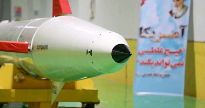 İran yeraltı fabrikasında 1000 km menzilli Dezful füzesini tanıttı - Resim: 3