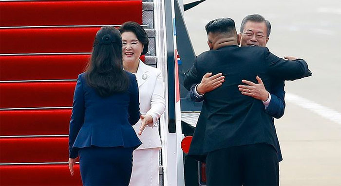 Tarihi görüntüler! Kim, bir sarıldı bir daha bırakmadı... - Resim: 3