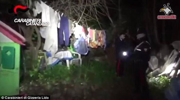 10 yıl boyunca tecavüz etti 2 çocuğu oldu işte işkence odası - Resim: 4