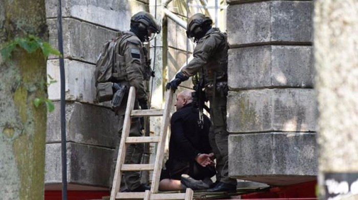 Erdoğan'ın makam aracı durduruldu! Sıcak anlar - Resim: 2