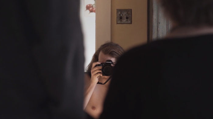 Önce soyundu sonra fotoğraflarını çekti! İnterneti kasıp kavuruyor - Resim: 2