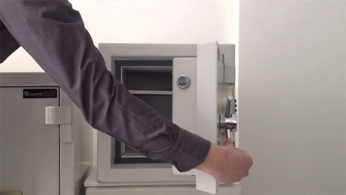 Diyaliz hastası milyoneri uygunsuz görüntüleriyle... - Resim: 2