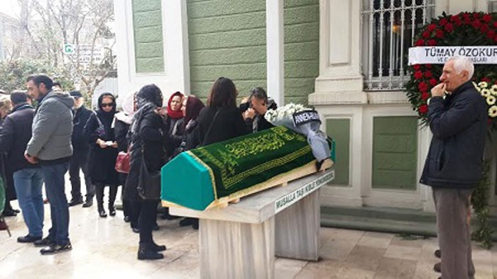 Işıl Yücesoy'u Engin Akyürek teselli etti! - Resim: 2