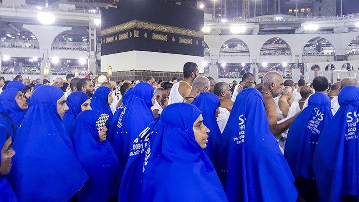 Kutsal topraklarda insan seli! Kabe'de namaz kılmak için... - Resim: 1