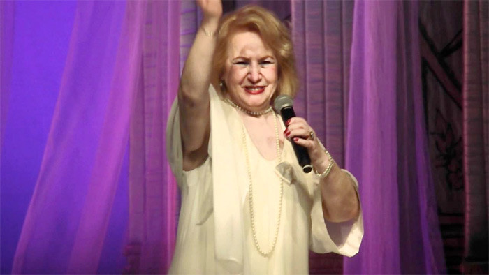 Yeşilçam'ın ünlü kadınlarına ses verdi şimdi bakın ne yapıyor! - Resim: 2