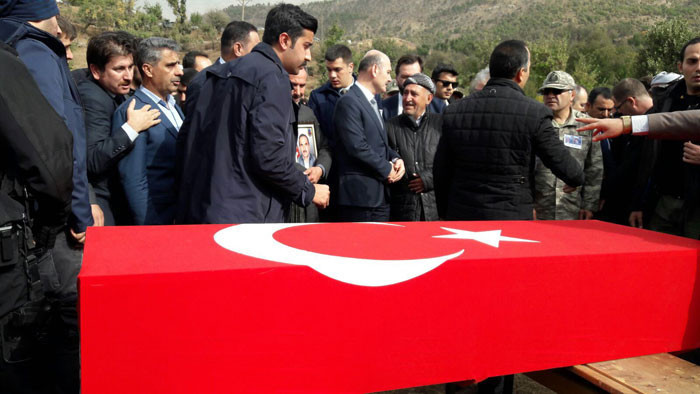 Türkiye şehitlerini uğurluyor! İşte benim aslanım... - Resim: 2