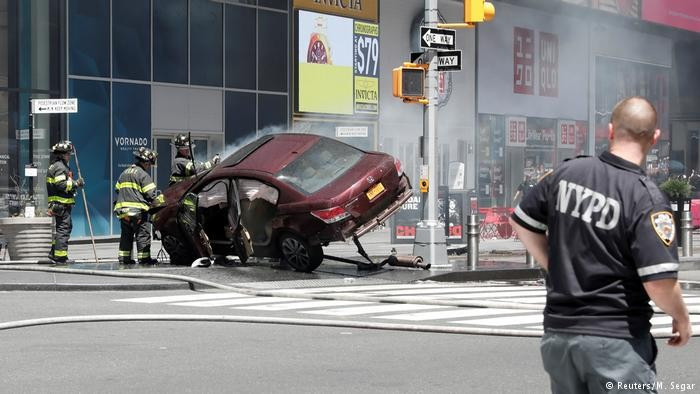 ABD'de araç yayaları ezdi! - Resim: 3