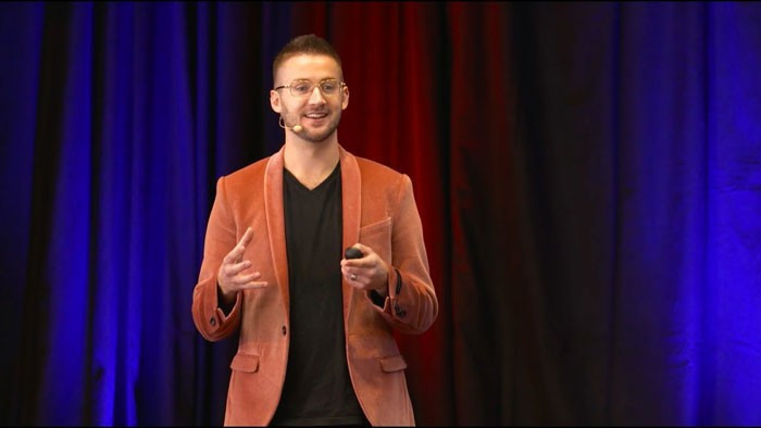 Arkadaşları sevgilisinin kilolarıyla dalga geçti ama tokat gibi ders gecikmedi - Resim: 2